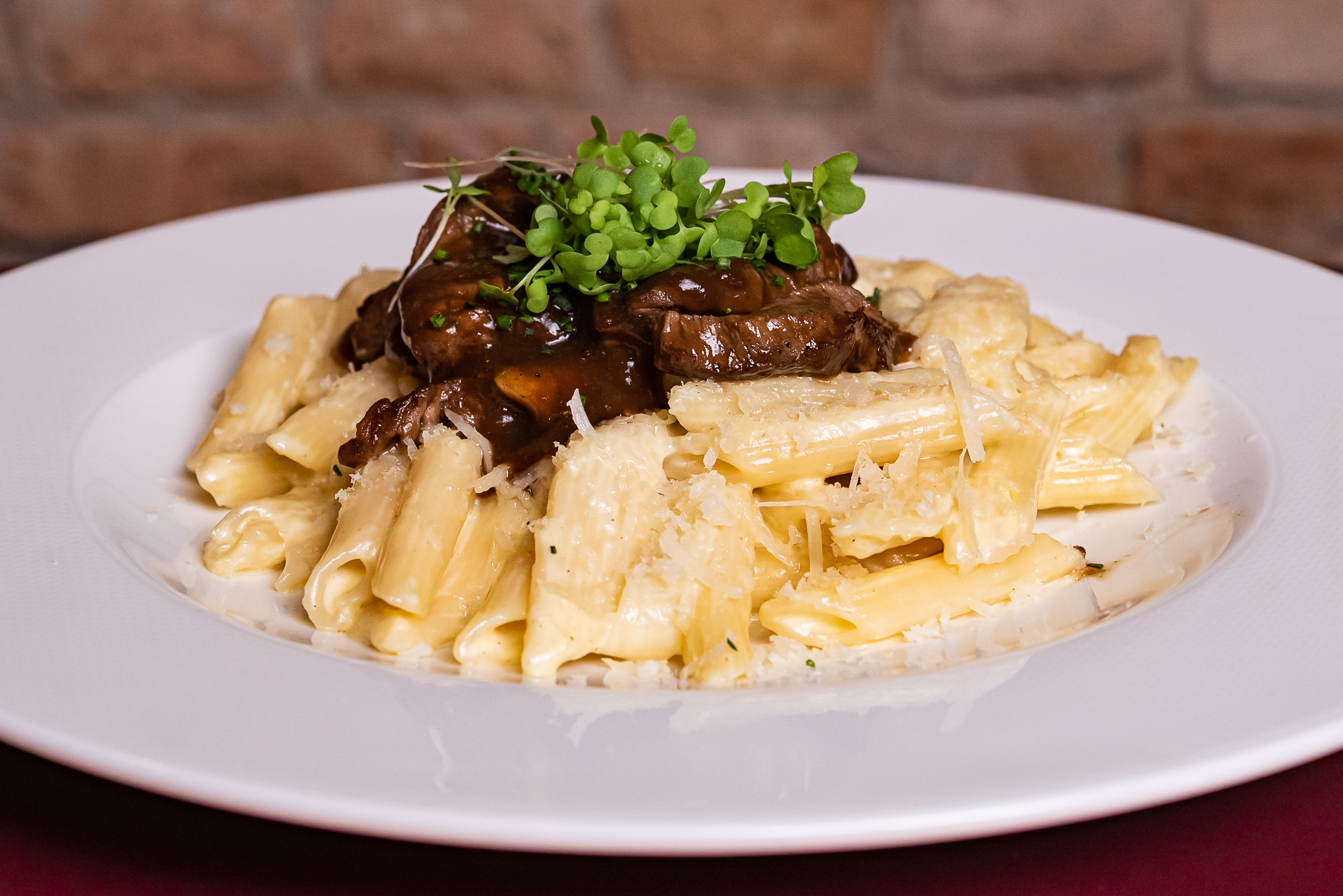 PENNE COM SCALOPINE AL FORMAGGIO.jpg
